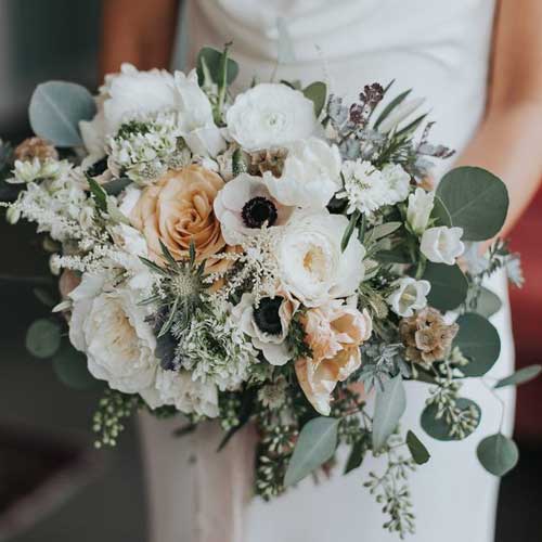 boho bridal bouquetwith sahara roses