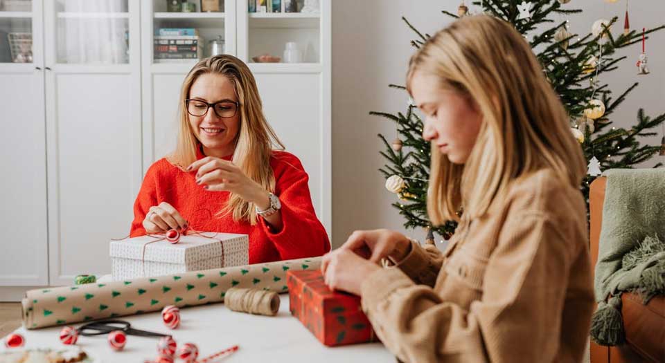 holiday gift wrapping